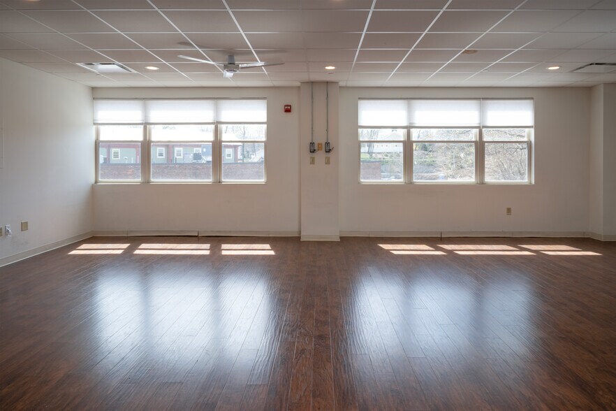 More Photos Of 19 Main St, Hingham Storefront Retail Office For Lease