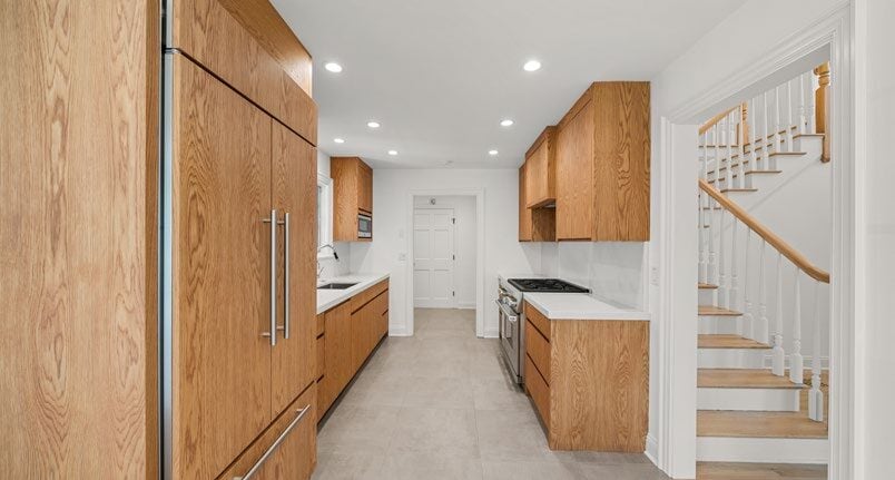 More Photos Of 6 Benedict Pl, Greenwich Office Residential For Sale