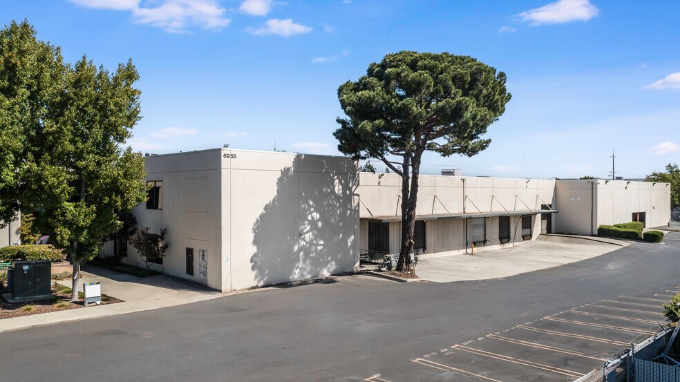 More Photos Of 6955-6979 Sierra Ct, Dublin Light Distribution For Sale