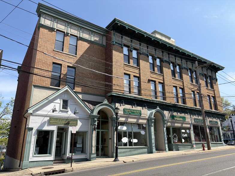 More Photos Of 299-305 Main St, Port Washington Storefront Retail Residential For Lease