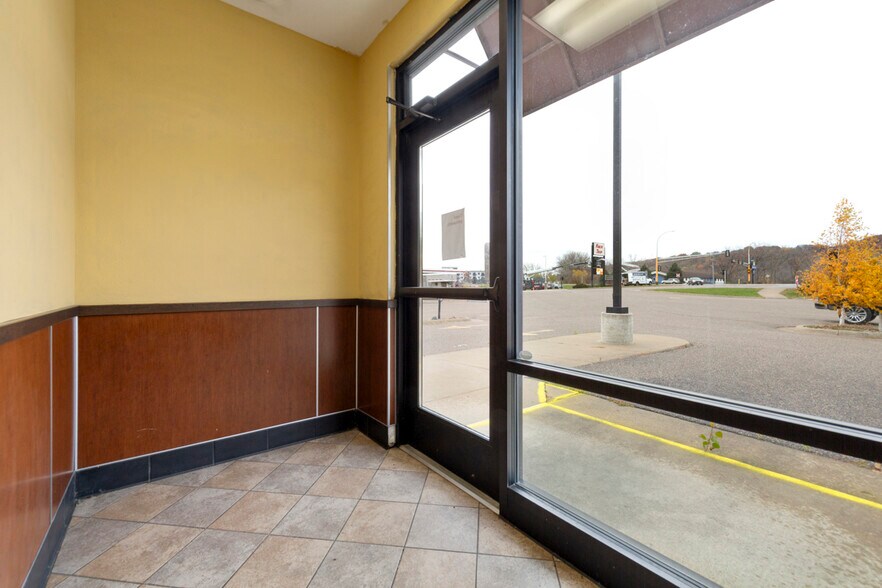 More Photos Of 101 W Lind St, Mankato Fast Food For Sale
