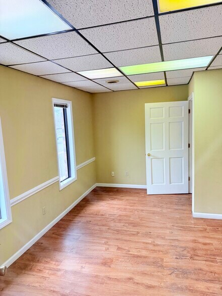 More Photos Of 618 Market Pl SW, Norton Office For Lease