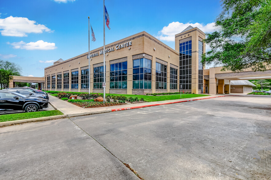 Primary Photo Of 1111-1211 Highway 6, Sugar Land Medical For Lease