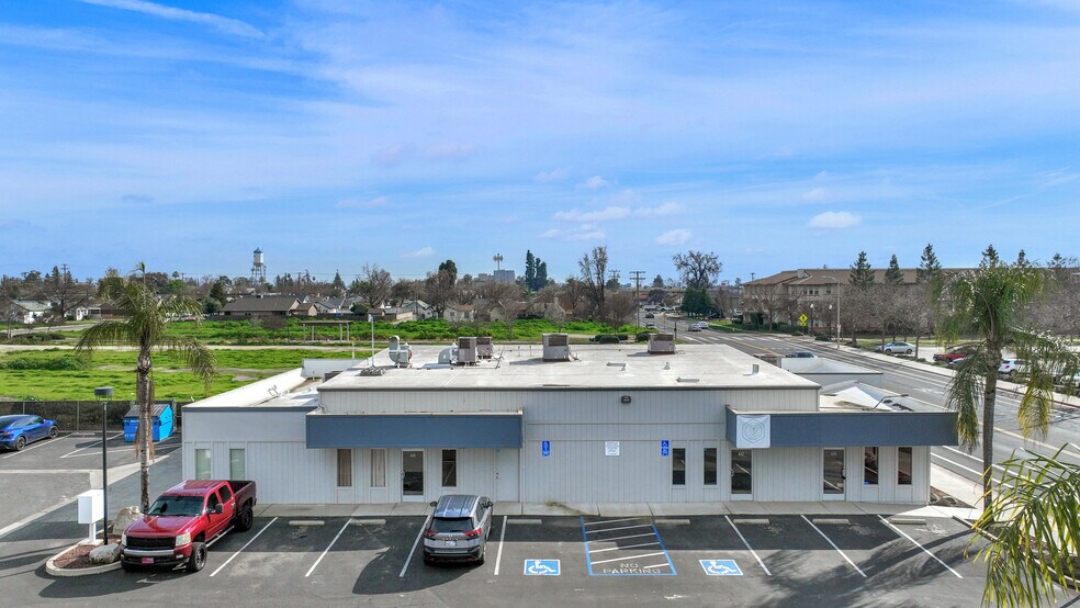 More Photos Of 441 N M St, Tulare Office For Lease