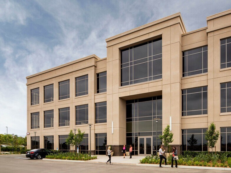 More Photos Of 4790 Eastgate Mall, San Diego Unknown For Lease