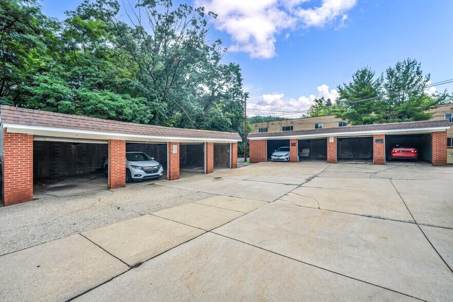More Photos Of 885 S Green Rd, Cleveland Apartments For Sale