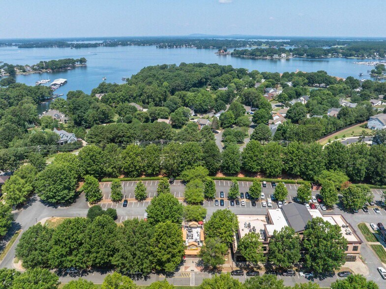 More Photos Of 17029 Kenton Dr, Cornelius Fast Food For Sale