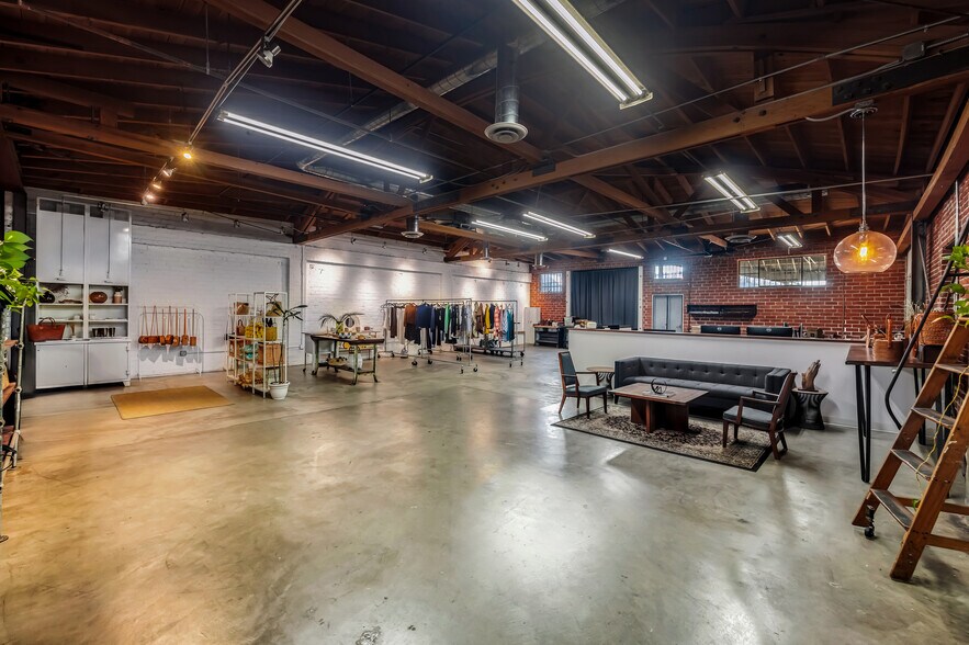 More Photos Of 1939 S Santa Fe Ave, Los Angeles Showroom For Lease