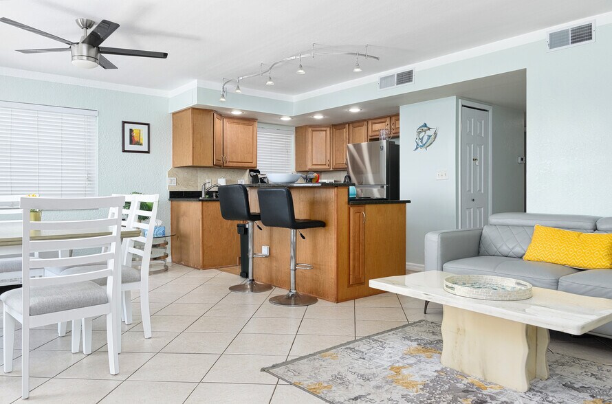 More Photos Of 125 110th Ave, Treasure Island Apartments For Sale