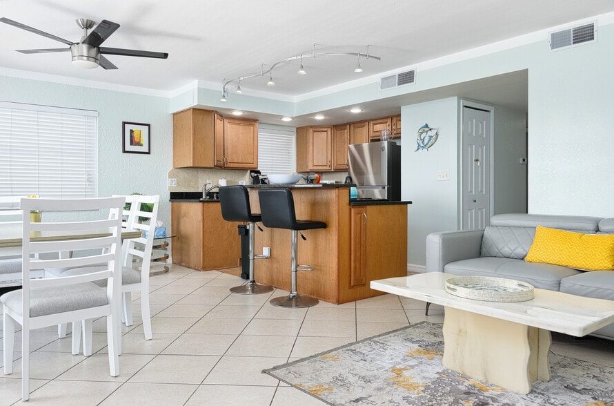 More Photos Of 125 110th Ave, Treasure Island Apartments For Sale