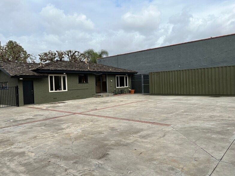More Photos Of 4652 Katella Ave, Los Alamitos Office For Lease