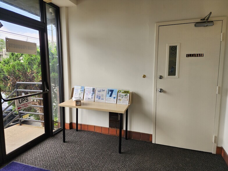 More Photos Of 170 Roosevelt Pl, Palisades Park Distribution For Lease