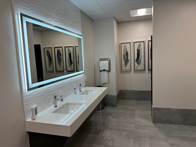 More Photos Of 4875 Riverside Dr, Macon-Bibb Office For Sale
