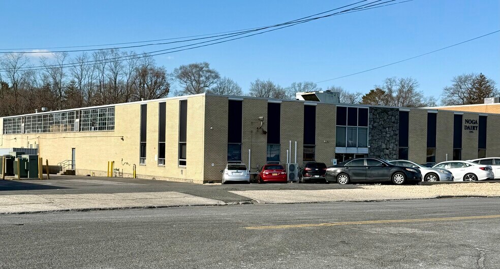 Primary Photo Of 175 Price Pky, Farmingdale Warehouse For Lease