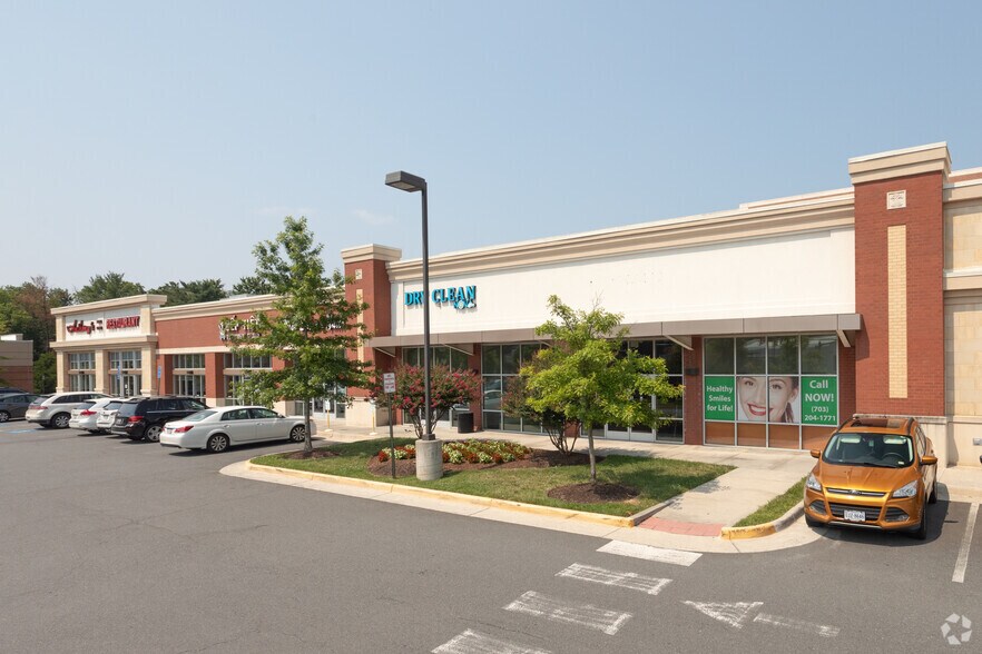 More Photos Of 3000 Annandale Rd, Falls Church Storefront For Lease
