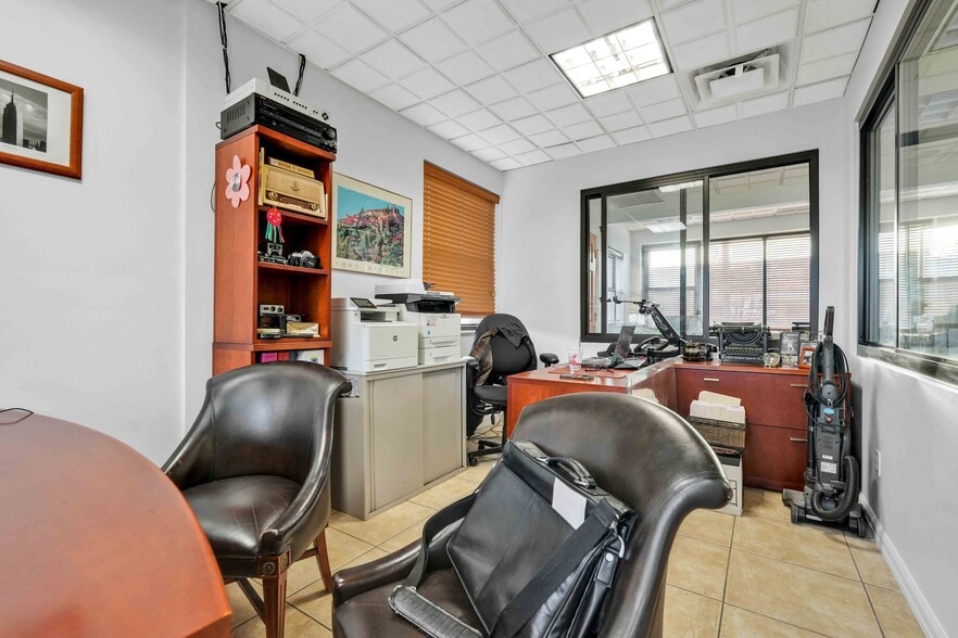 More Photos Of 4557 Bell Blvd, Bayside Medical For Lease