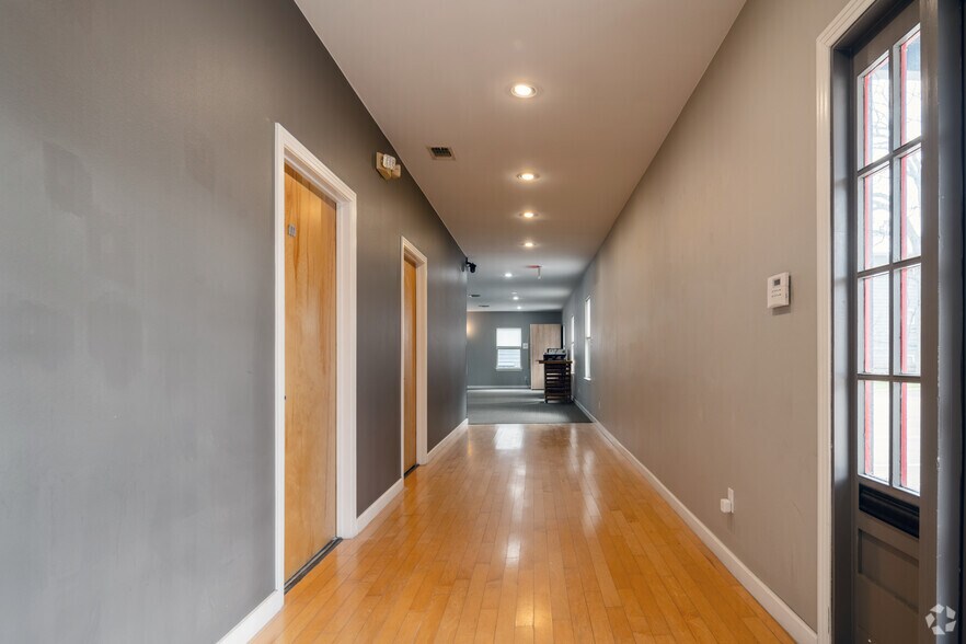 More Photos Of 504 W 38th St, Austin Unknown For Lease