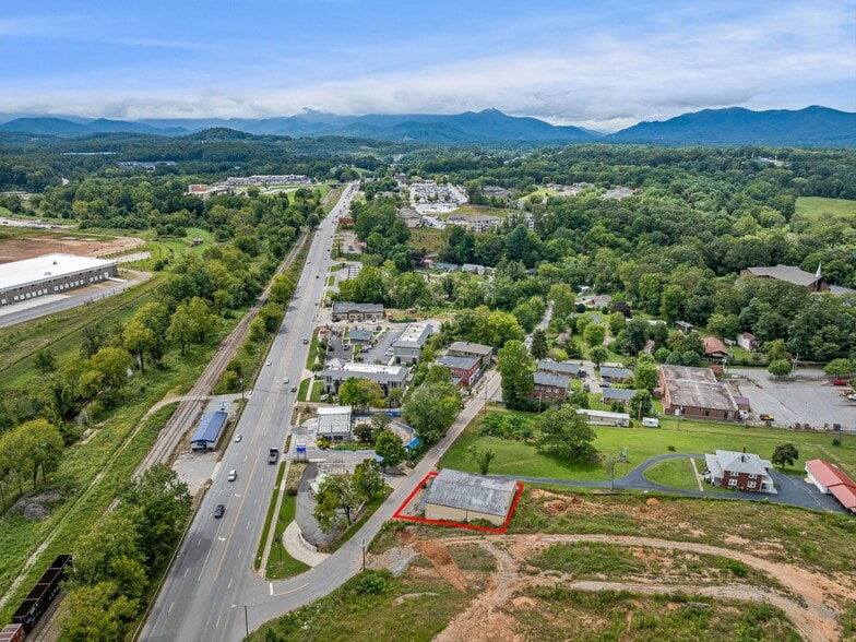 More Photos Of 39 Brookside Cir, Candler Warehouse For Sale