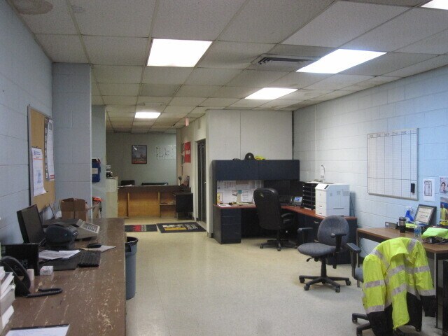 More Photos Of 1301 Rockland Ave, Roanoke Industrial For Sale