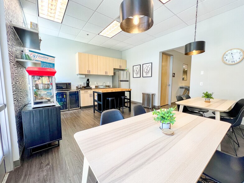 More Photos Of 2045 S Vineyard, Mesa Medical For Lease