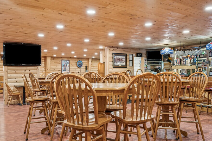 More Photos Of 1 Maple ave, Chelsea Restaurant For Sale