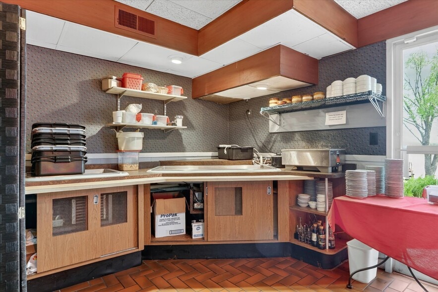 More Photos Of 11802 N Charley Bluff Rd, Milton Restaurant For Sale