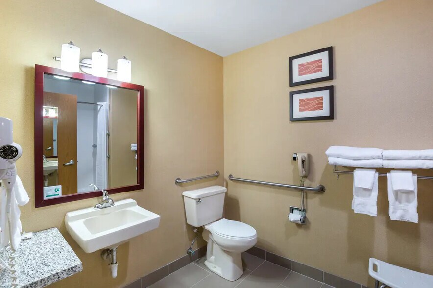 More Photos Of 3815 S Lincoln Ave, York Hotel For Sale