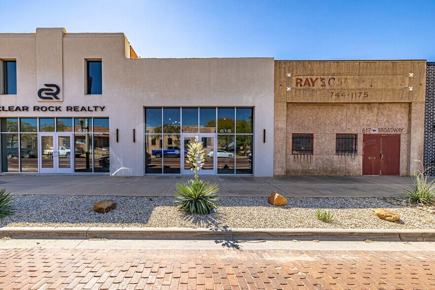 More Photos Of 611 Broadway, Lubbock Storefront For Sale