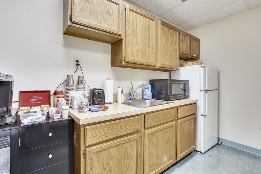 More Photos Of 7231-7243 Hanover Pky, Greenbelt Office For Lease