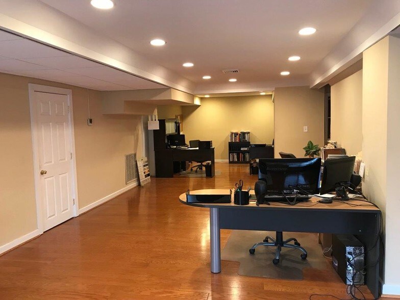 More Photos Of 7309 Highland St, Springfield Light Distribution For Lease