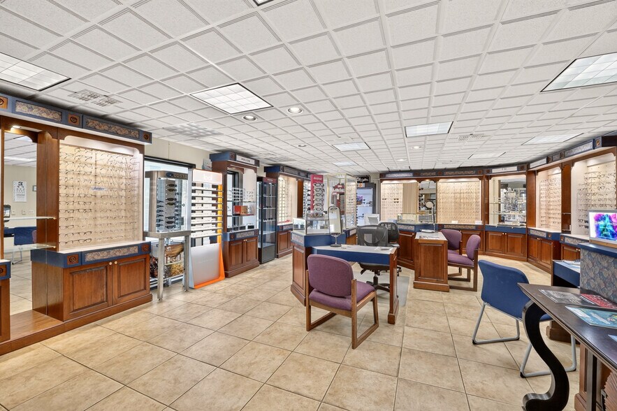 More Photos Of 6717 NW 11th Pl, Gainesville Medical For Lease