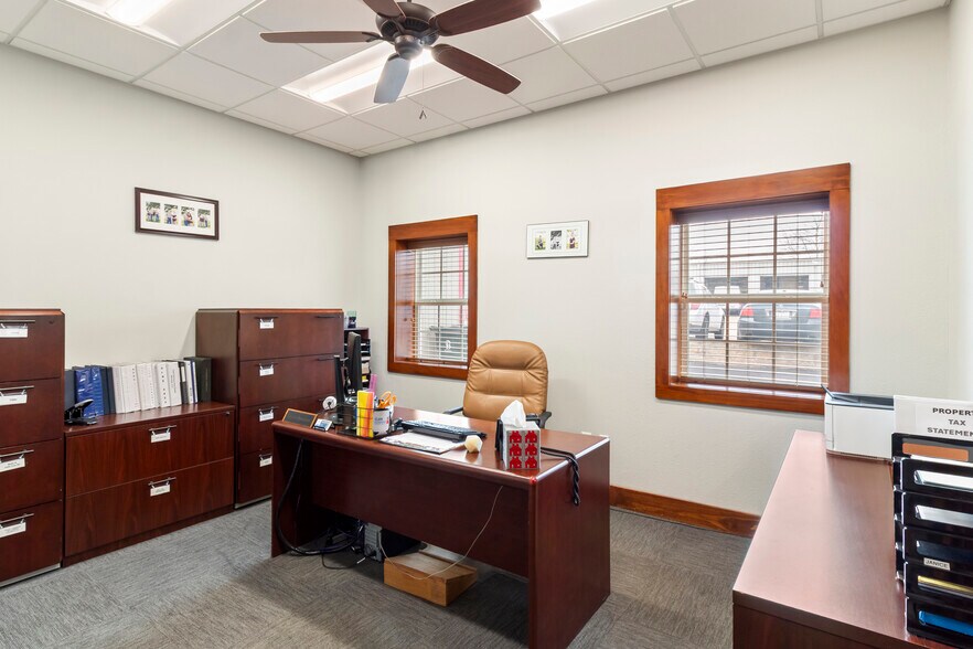 More Photos Of 3828 S College Ave, Bryan Office For Lease