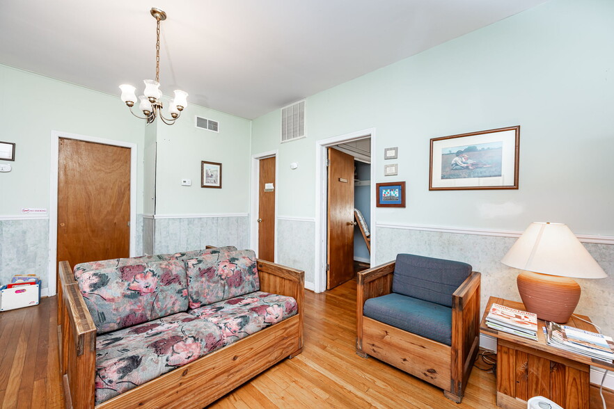 More Photos Of 211 N 5th Ave, Hopewell Office For Sale