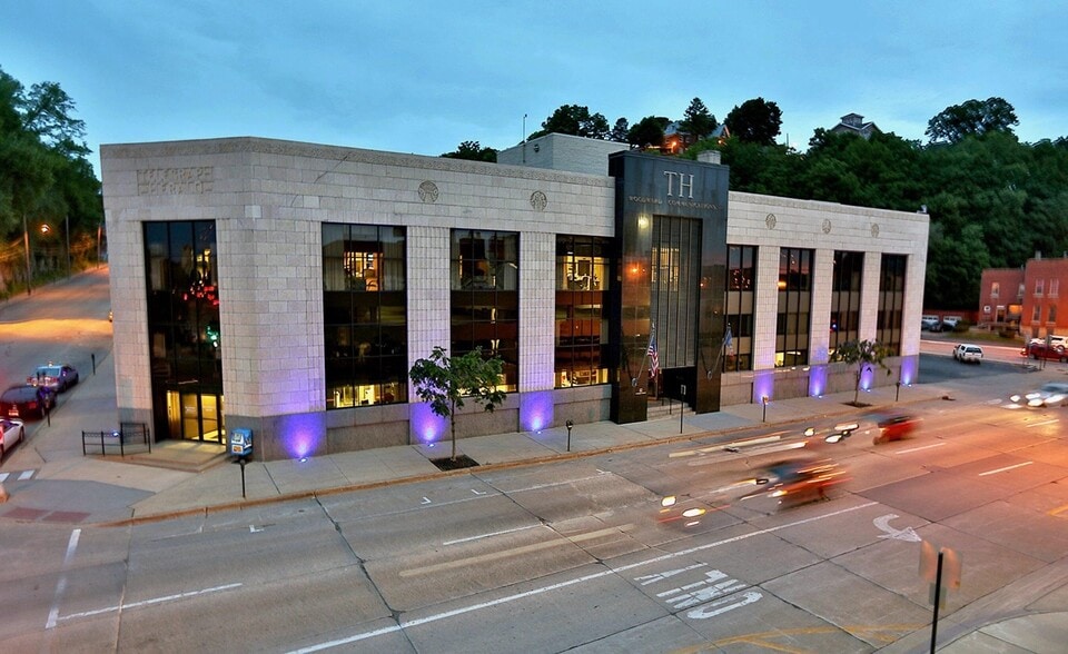 Primary Photo Of 801 Bluff St, Dubuque Office For Lease