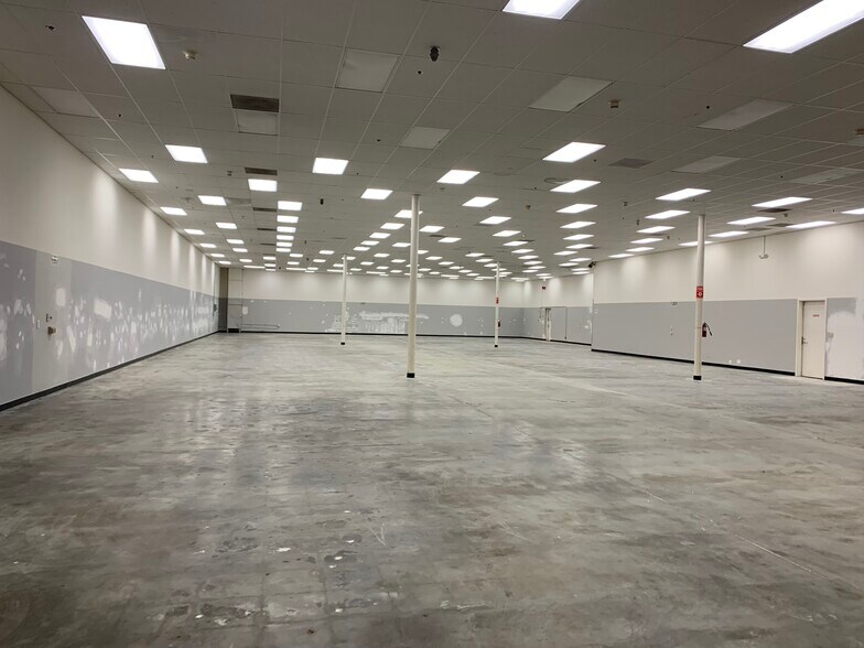 More Photos Of 520 E Easy St, Simi Valley Warehouse For Lease