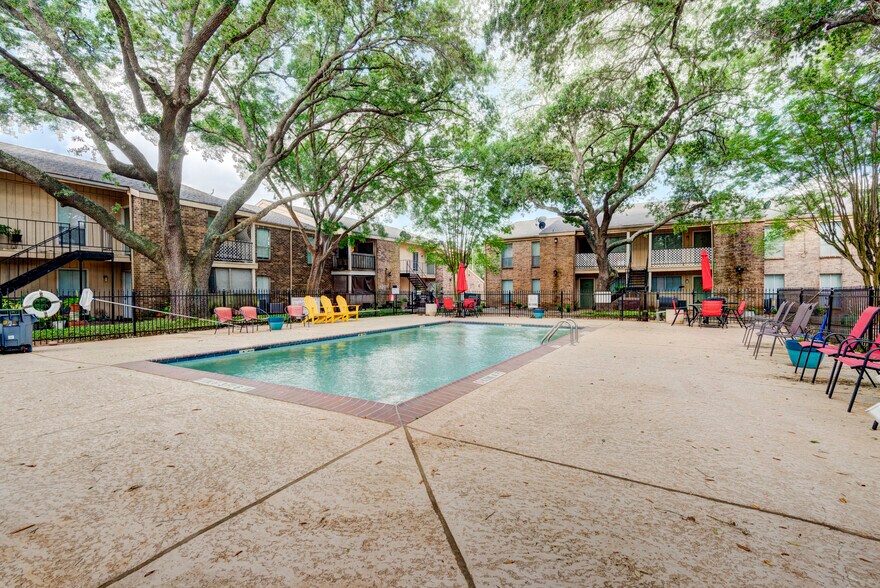 More Photos Of 708 Alabama St, Katy Apartments For Sale