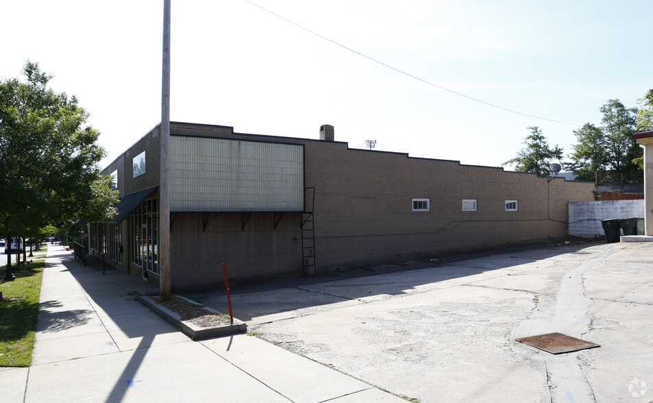 More Photos Of 1021 S Main St, Greenville Freestanding For Lease