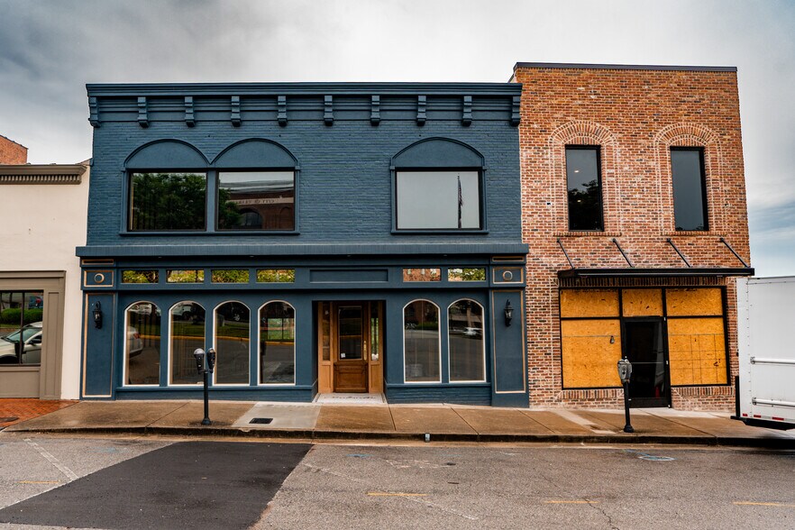 Primary Photo Of 114 Public Sq, Clarksville Storefront For Lease