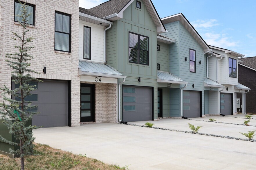 More Photos Of 725 Hornbuckle Rd, Clarksville Apartments For Sale