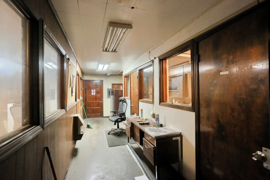 More Photos Of 98 Sproul St, McKees Rocks Truck Terminal For Sale