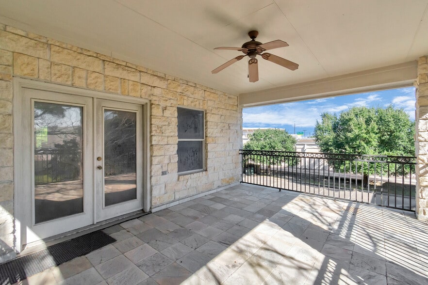 More Photos Of 8125 N Sam Houston Pky W, Houston Medical For Sale