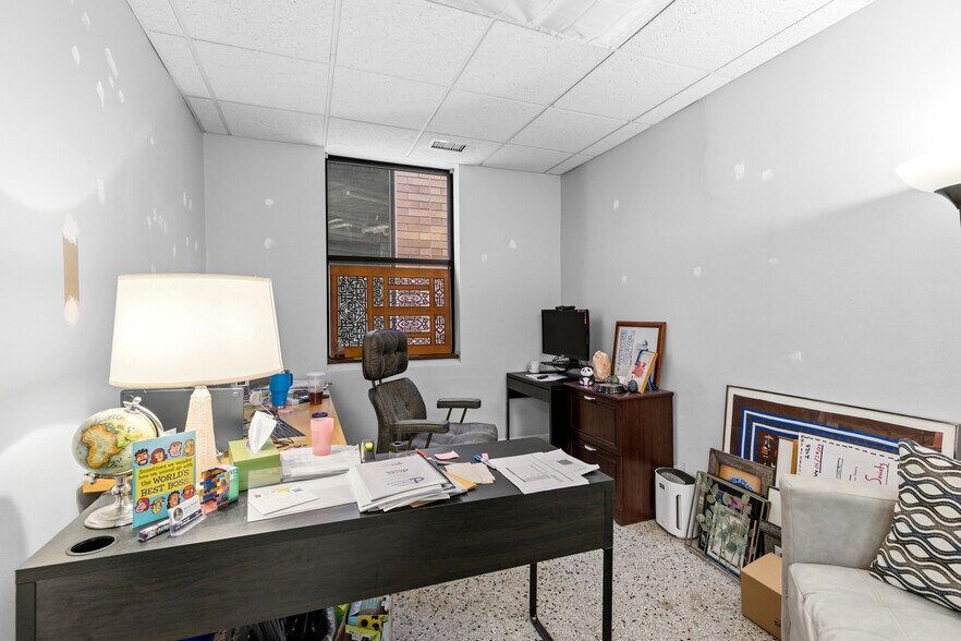 More Photos Of 2375 W University Ave, Saint Paul Office For Sale