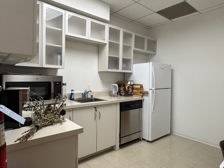 More Photos Of 18400 Von Karman Ave, Irvine Office For Lease