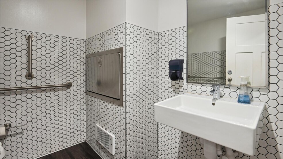 More Photos Of 707-709 8th St SE, Washington Storefront Retail Office For Sale