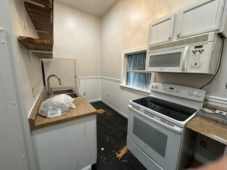 More Photos Of 2009 N Armenia Ave, Tampa Freestanding For Lease