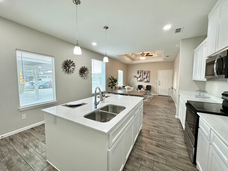 More Photos Of 1300 S Yankton St, Alton Apartments For Sale