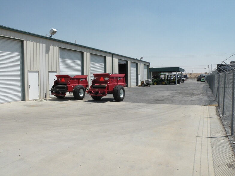 More Photos Of 45223 23rd St W, Lancaster Auto Dealership For Sale