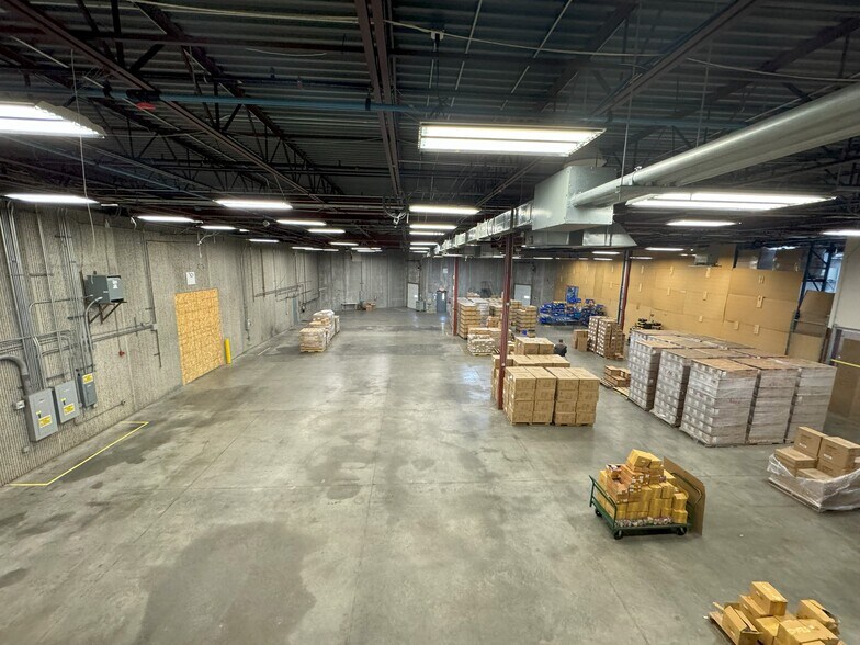 More Photos Of 5600 Pioneer Creek Dr, Maple Plain Distribution For Lease