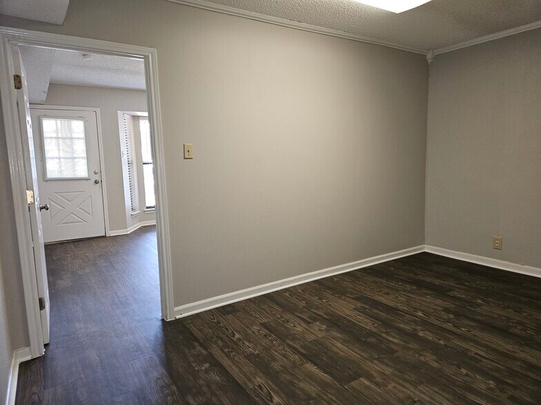 More Photos Of 2015 Monarch Dr, Austin Medical For Sale