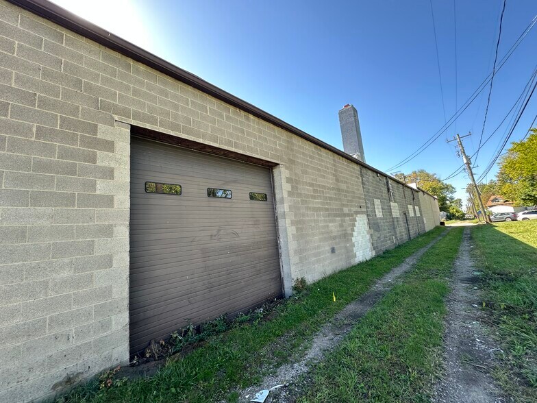 More Photos Of 5431 E Davison St, Detroit Warehouse For Sale
